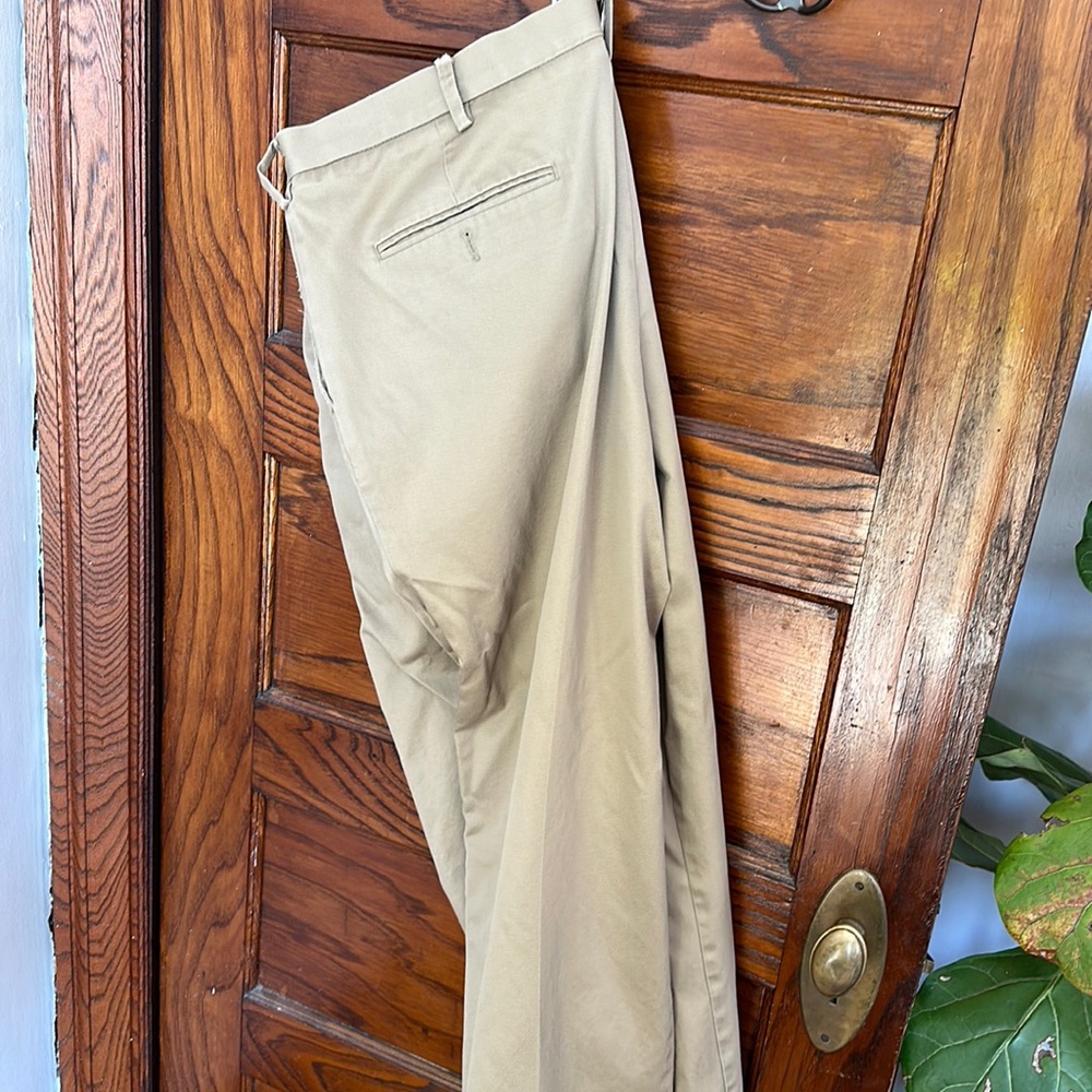 Men’s Dockers Classic Khakis 40W 32L Tan
